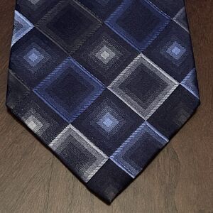 Concepts By Claiborne Blue Hand Made 100% Silk Men’s Neck Tie Made In China